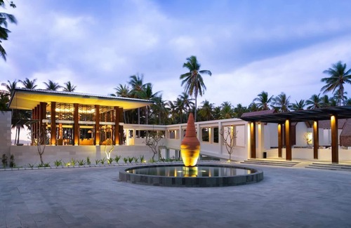 Pemenang Villa | Duplex Villa with Private Pool and Beach Access 1