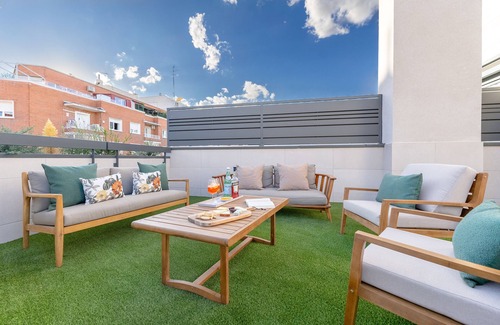 Ciudad Jardin Apartment | Duplex with gym, swimming pool and garage in Ciudad Jardín