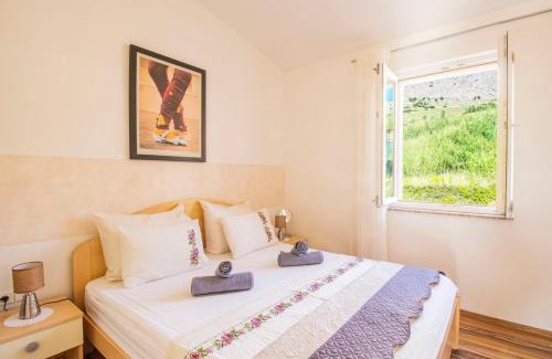 Metajna Apartment | Durdica beautiful garden with fantastic sea and mountain views