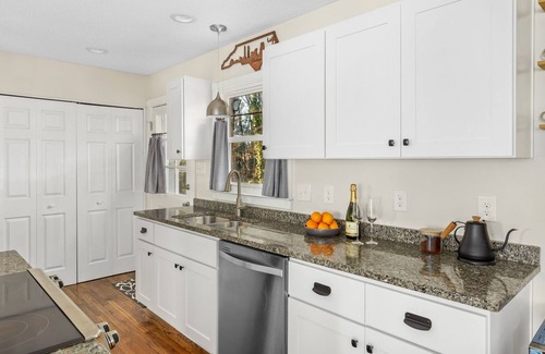 Durham House | Durham Retreat: Deck, Grill, Firepit, 10 mins from Duke & Downtown