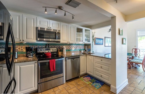 Uptown - Upper Duval House | Duval Street Suite in Key West