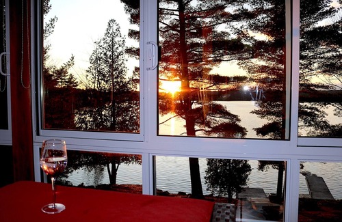 Central Frontenac Cottage | Dvira’s Lakefront Cottage - Hot tub and Pool Table (Sharbot lake)