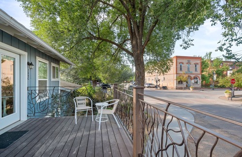 Carbondale Apartment | Dwell Well on Main | Downtown Deck, Pups Welcome