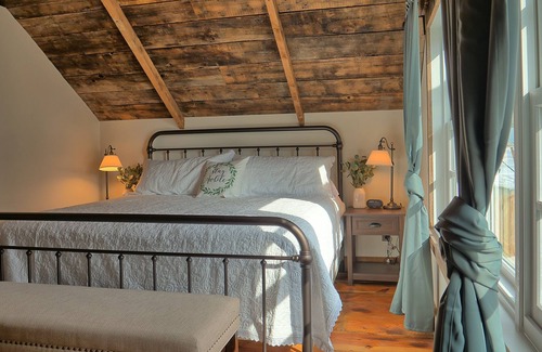 Castle Rock Cottage | Dyer House Inn - An Exclusive Restored Barn