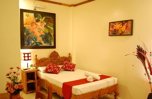Puerto Princesa City Centre House | DZR Guest House