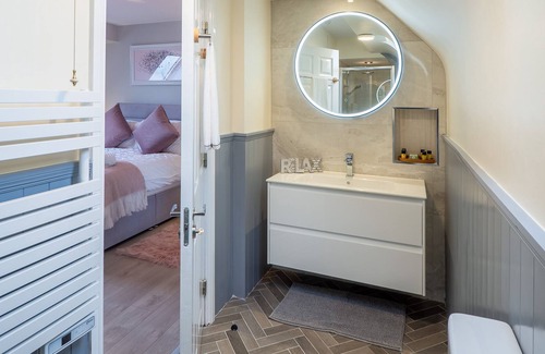 Clifden Cottage | E2 Station House , Platform 2, Clifden