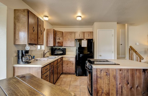 Alto Cabin | Eagle Creek Retreat | Park-Like Setting, Hot Tub, Privacy, Guest House