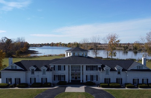 Fremont House | Eagle Isle South Wing on the Sandusky River w/short drive to Cedar Point