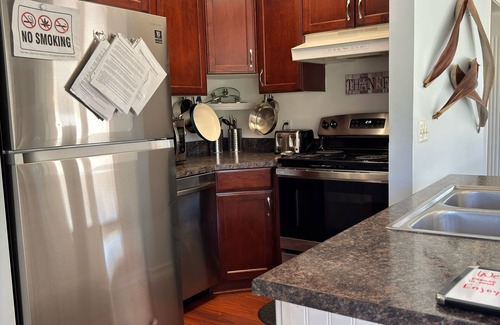 Fremont House | Eagle Isle Wings Spacious 8 bedroom Split Townhouse on the Sandusky River