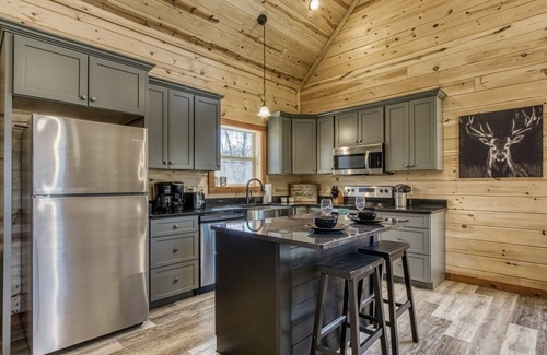 Sevierville Cabin | Eagle's Flight - New Construction - 4 Bedroom 3.5 Bath 4 Cabin by Redawning