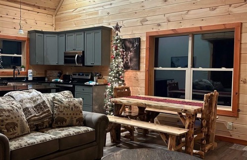Sevierville Cabin | Eagle's Flight - New Construction - 4 Bedroom 3.5 Bath 4 Cabin by Redawning