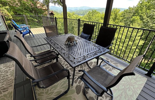 Unaka House | Eagles Landing- Mountain/lake view. In Bear Paw. Brand new, handicap friendly.
