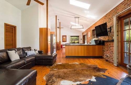 Callala Bay House | Eagles Point - Water Views & Spa - Pet Friendly