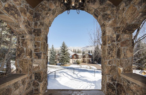Edwards Villa | Eagles's Nest: Luxury Ski Getaway⛷Beaver Vail⛷Family Haven⛷On Ski Shuttle⛷Spa⛷