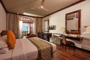 Tennekumbura Hotel | Earl's Regency Hotel