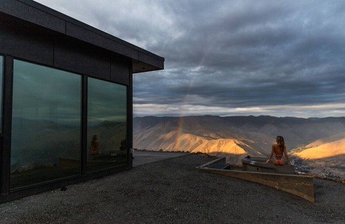 Orondo House | Earthlight 2 - On Top of The World
