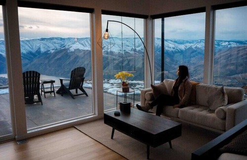 Orondo House | Earthlight 5 - On Top of The World