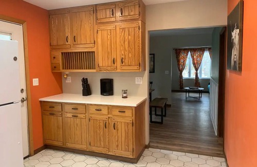 Glen Ellyn House | Earthy Hobbit Home w/Privacy & Serenity - Near Wheaton College & Downtown