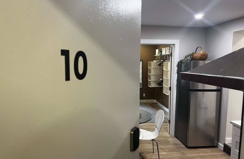 Downtown Apartment | Earthy Tones Summary: