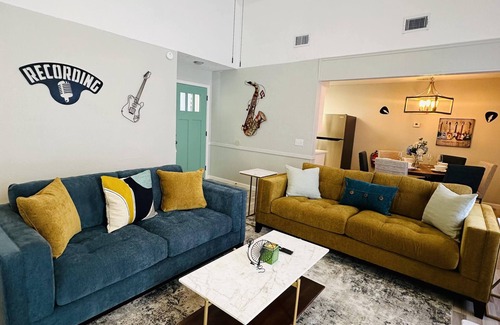Austin House | East Central Updated 3/2 Easy also short term monthly for less.