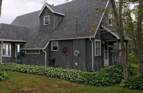Beaubassin East House | East Coastal- Waterfront Cottage