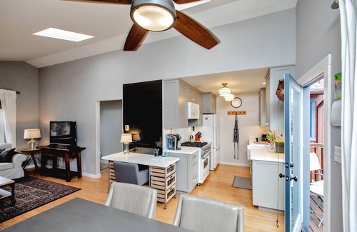 East End Apartment | East End Guest House Close to Downtown