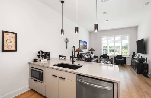 Inglewood Condo | East Nash Condo for 4 w/Public Rooftop Near DT!