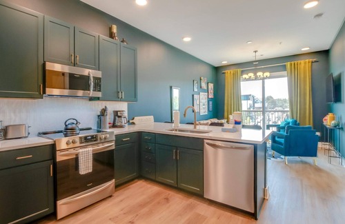 Five Points Apartment | East Nashville-2BR Boutique Stay-Sleeps 5-7 mins DT