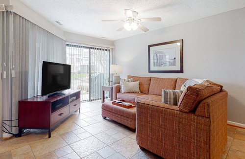 Fenwick Island Condo | East of the Sun condo with WiFi, central AC, pool and tennis - walk to beach