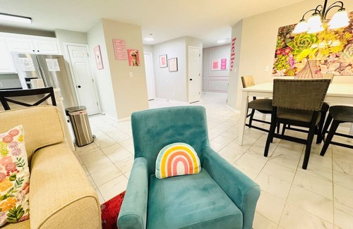 Hammond Apartment | Eastgate 3A Pretty in Pink
