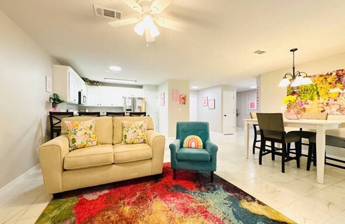 Hammond Apartment | Eastgate 3A Pretty in Pink