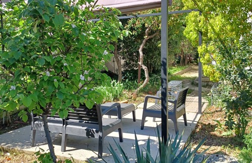Toulon Apartment | EastToulon 1rst independent floor of a villa, 3 rooms 70 m², balconies, terrace