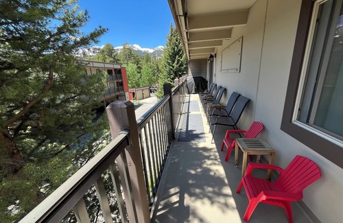 Warrior's Mark Condo | Easy access to slopes & downtown Breck. Pool + hot tub. Family friendly.