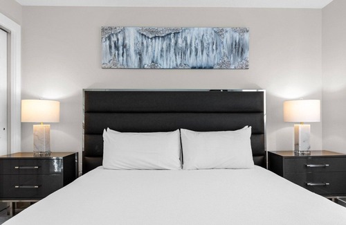 Florida Central Atlantic Coast Hotel | Easy Disney Access from Your Three Spacious, Welcoming Orlando Suites | Pool