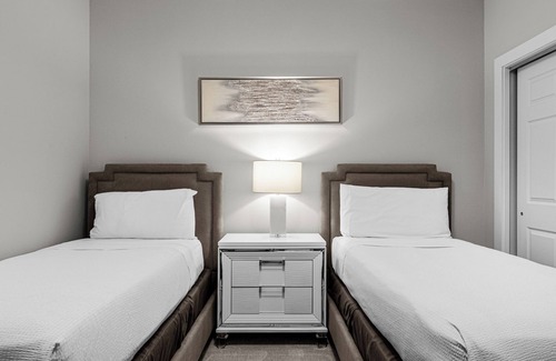 Florida Central Atlantic Coast Hotel | Easy Disney Access from Your Three Spacious, Welcoming Orlando Suites | Pool