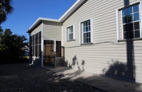Hobe Sound House | Easy Sunny Florida Getaway - 10 mins to the beach!