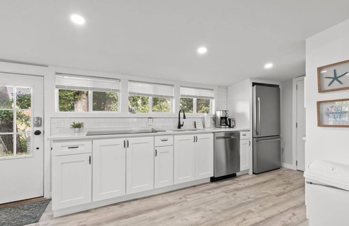 Plymouth Cottage | Easygoing Lakeside Stay | Plymouth, MA