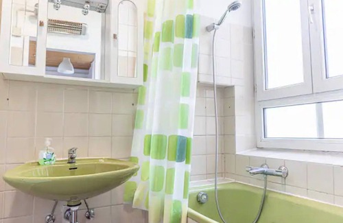 Ottakring Apartment | EasyStay private Room with a shared Bathroom
