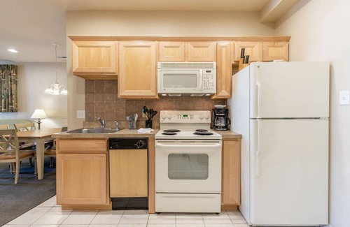 North End Apartment | Ebb Tide Suites