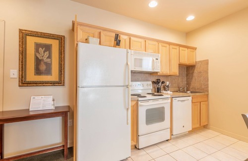 North End Apartment | Ebb Tide Suites