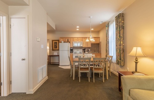 North End Apartment | Ebb Tide Suites