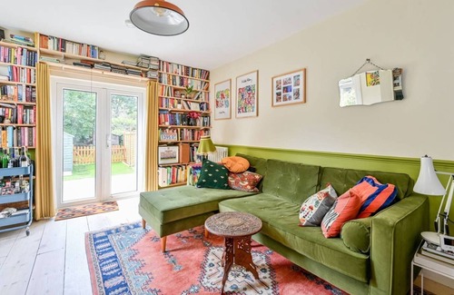 Streatham Hill Apartment | Eclectic 2 BR Apartment With Garden in Tulse Hill