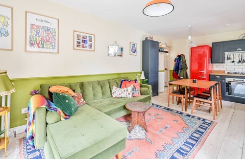 Streatham Hill Apartment | Eclectic 2 BR Apartment With Garden in Tulse Hill