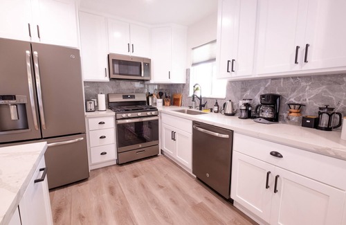 Camelback East House | 🌵 Eclectic 5BR Uptown Retreat 🌵 Pool ⭐ Giant Chess ⭐ Office ⭐ BBQ ⭐ Fire Pit ⭐