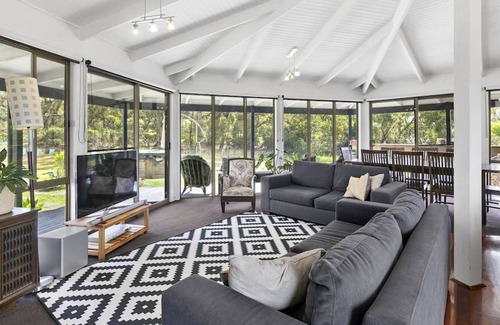 Torquay House | Eco Beach Escape On Over An Acre in Torquay