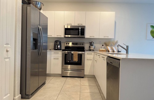 Seybold House | Eco friendly and relaxing 4-bedroom townhome in vibrant North Miami