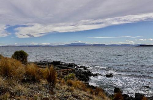Primrose Sands Villa | Eco Waterfront Seclusion - Carlton Bluff House