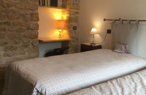 Sancy Bed & Breakfast | Ecogite with Terrace and Private Garden for Families