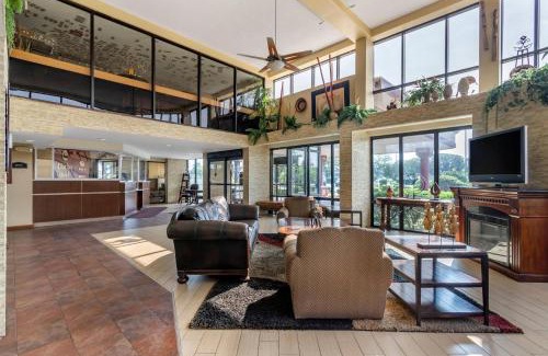 Broken Arrow Hotel | Econo Lodge Broken Arrow-Tulsa