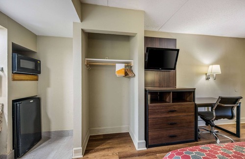 Huntsville Hotel | Econo Lodge Inn & Suites